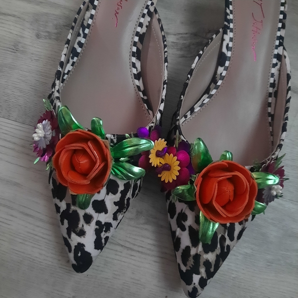 Betsey Johnson Leopard Heels with Floral Accents - Picture 3 of 8